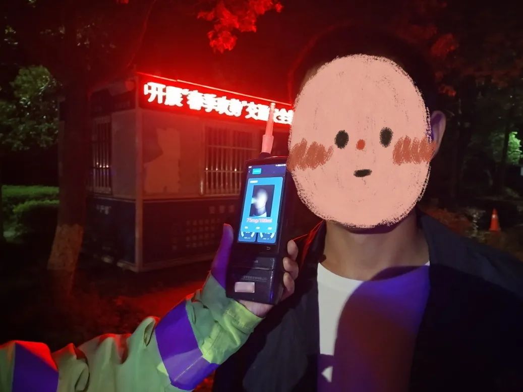 DƬ